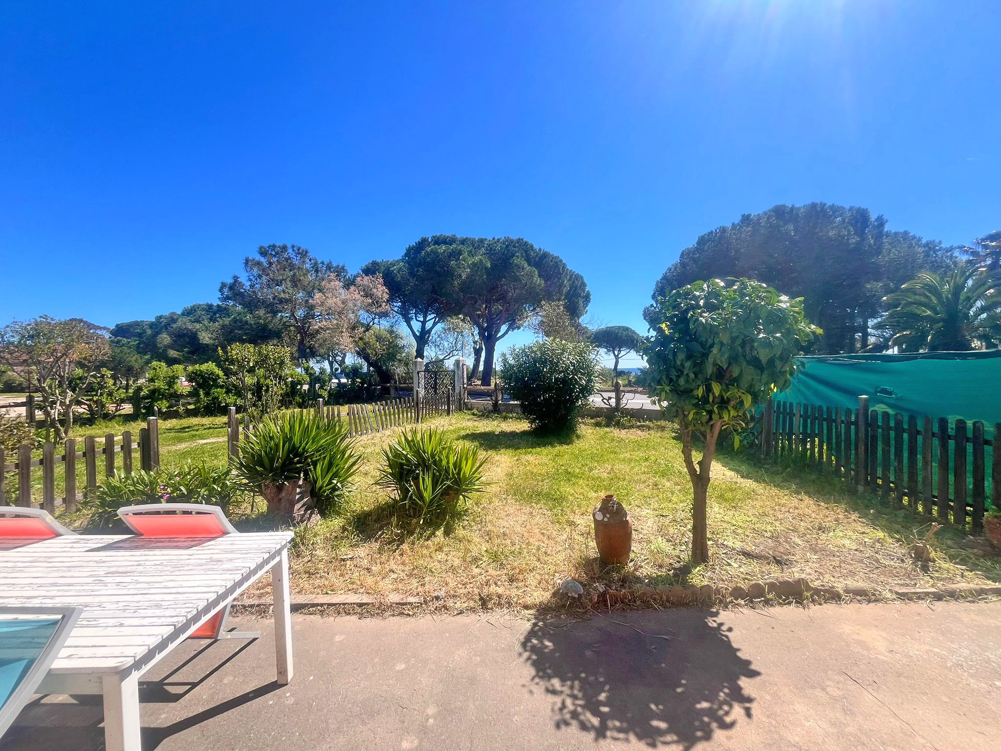 Hyères   Les Salins | Appartement T2 en rez-de-jardin à quelques mètres de la plage