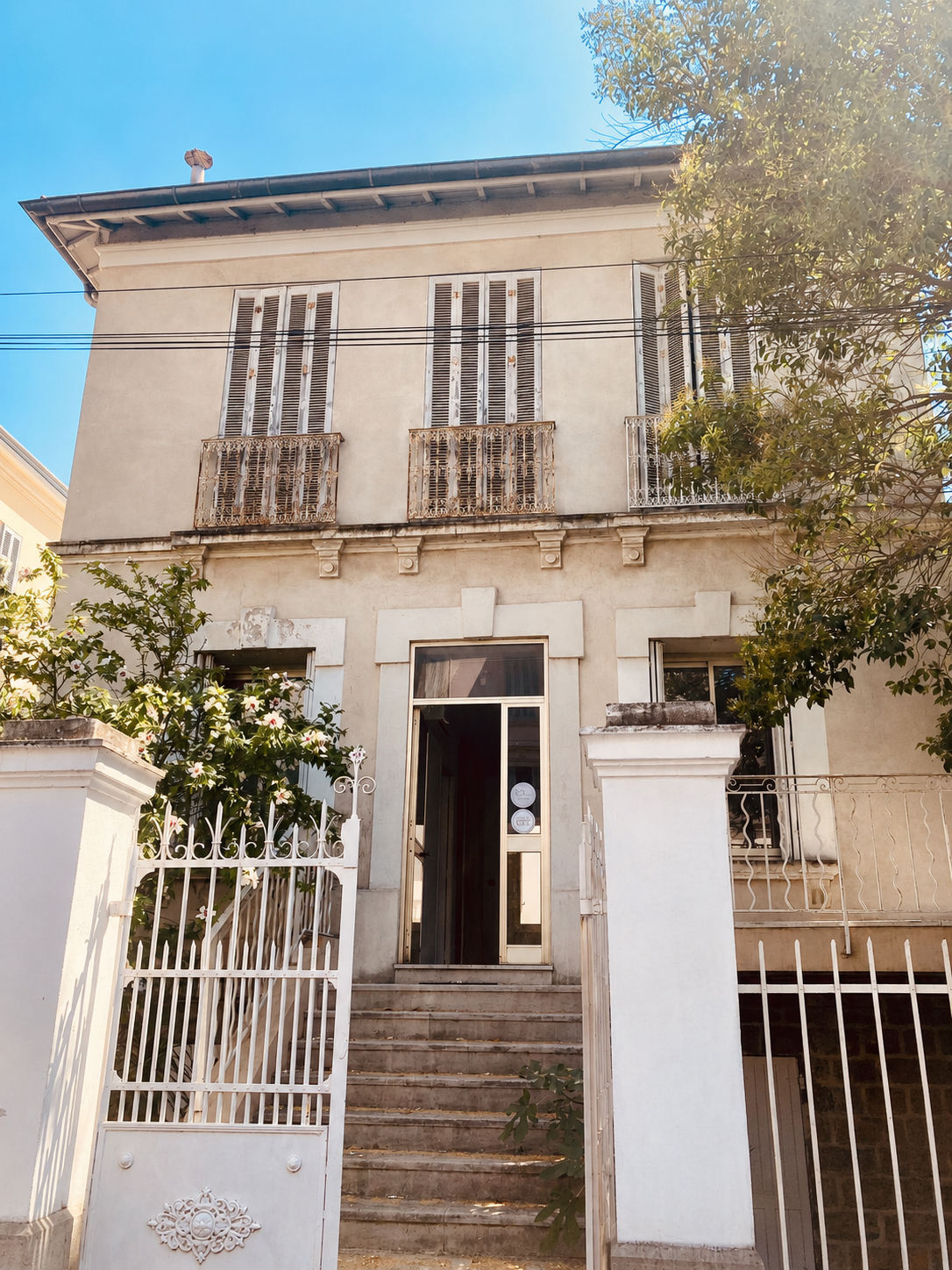 T 3 centre ville Hyères possibilité professionnel