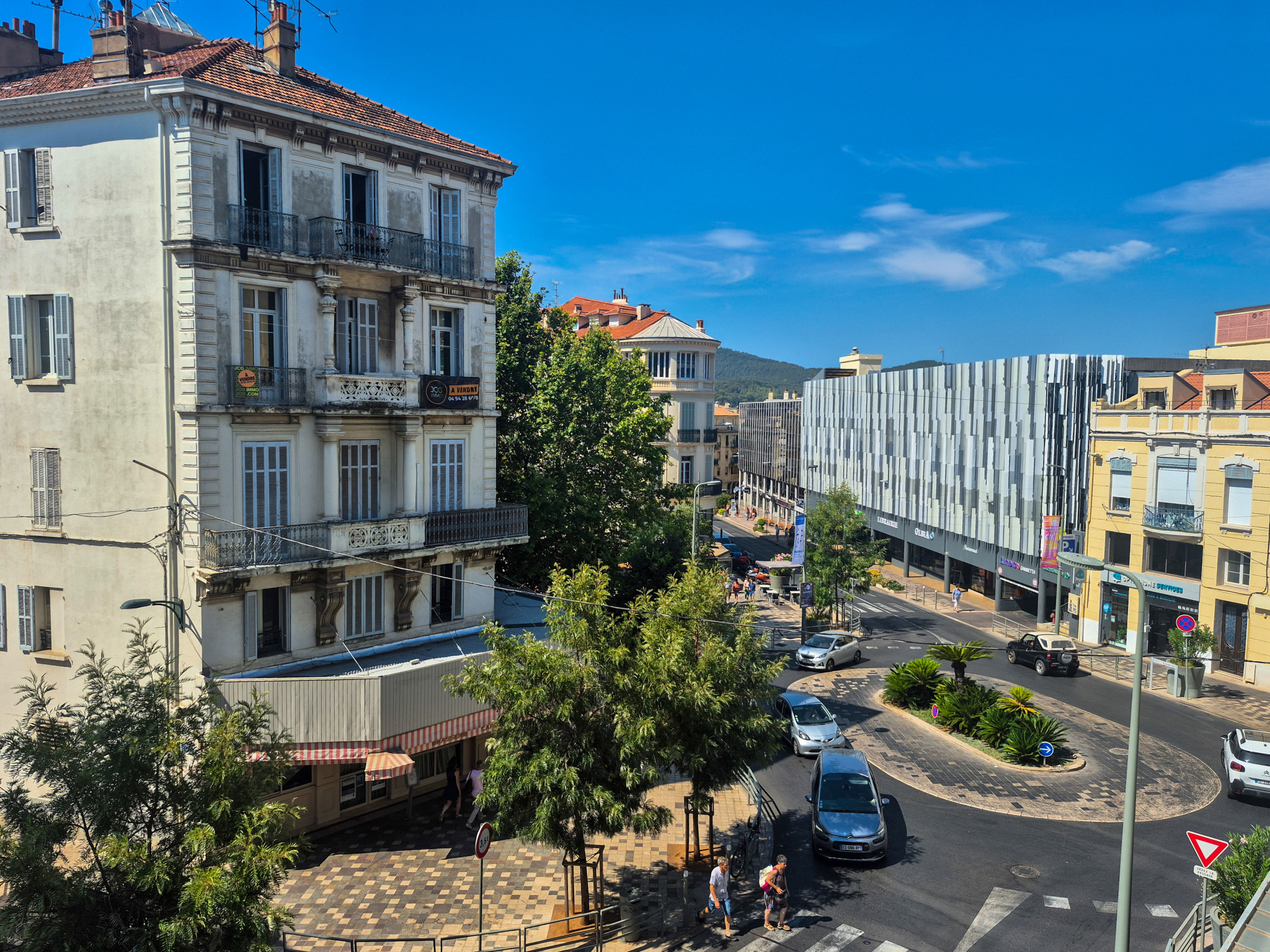 Local professionnel avec vue dégagée   Hyères centre-ville