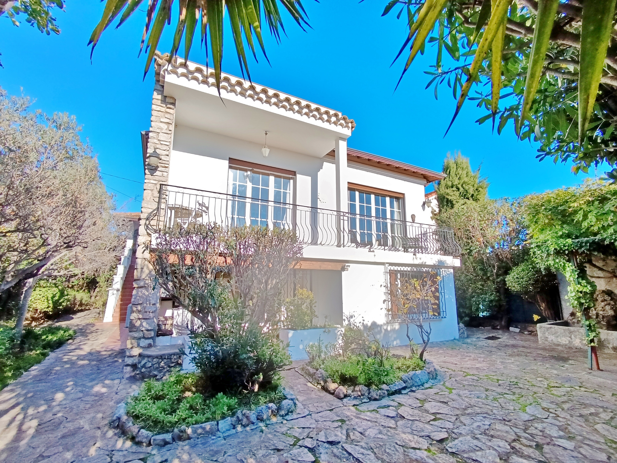 VILLA proche CENTRE-VILLE - FORT POTENTIEL