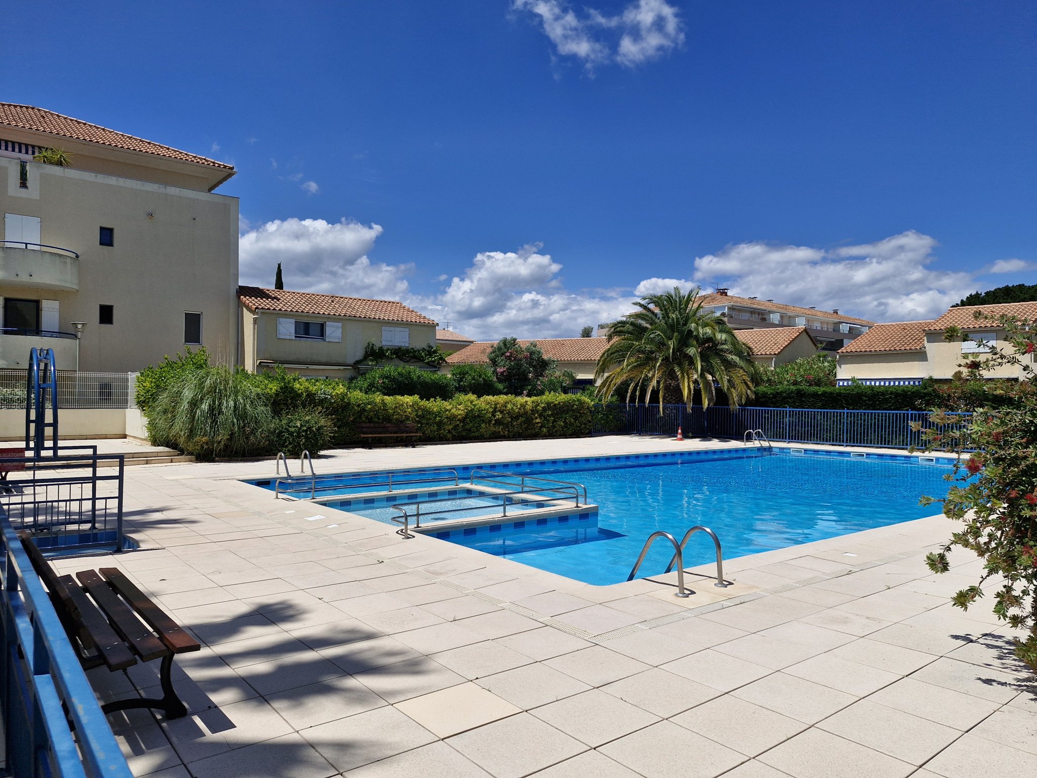 Domaine d'Azur  - Résidence avec piscine - T2 avec terrasse , balcon et stationnement privatif