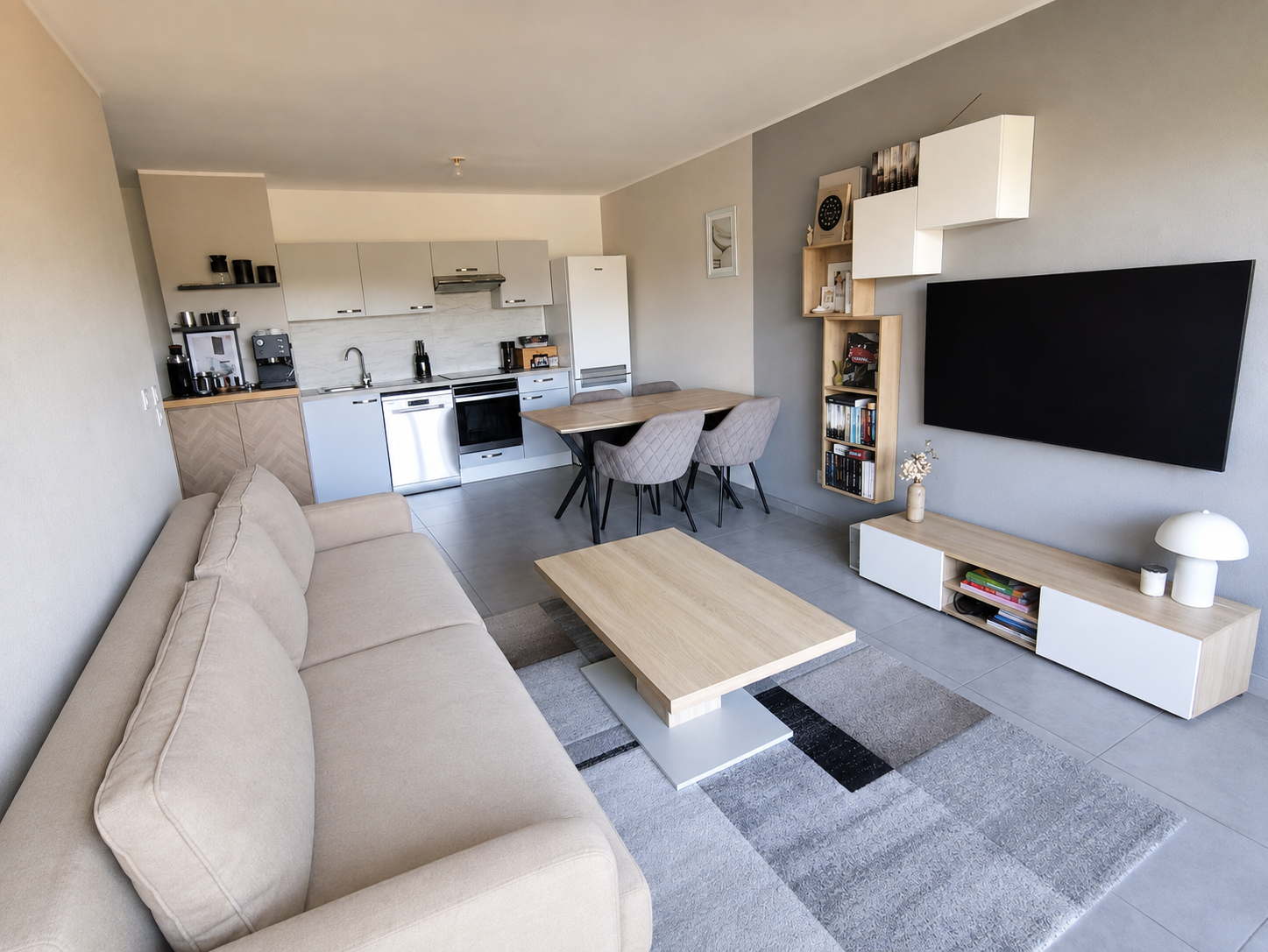 T3 moderne Fréjus avec terrasse et double parking dans résidence sécurisée avec espaces verts